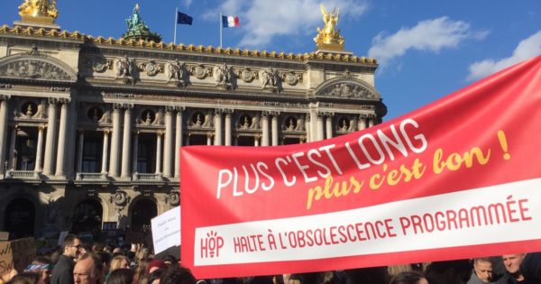 Banderole de l'association HOP pendant la marche du siècle de Paris en mars 2019