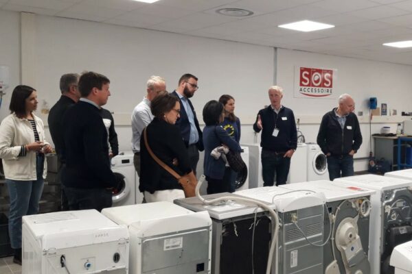 Visite de l'atelier de réparation de gros électroménager chez SOS Accessoire