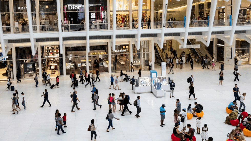 Conditionné·es à surconsommer : Enquête sur l’obsolescence marketing et l’influence des stratégies commerciale
