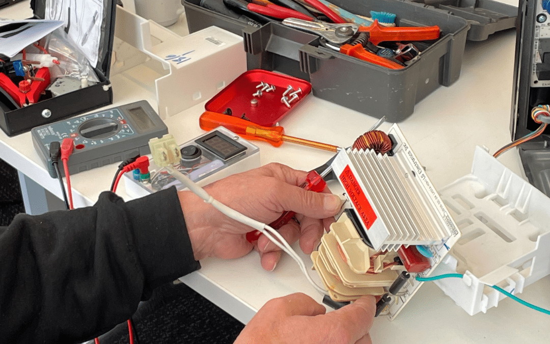 Appel aux candidat·es aux municipales : s’engager pour un service public local de la réparation