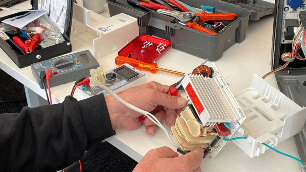 Appel aux candidat·es aux municipales : s'engager pour un service public local de la réparation